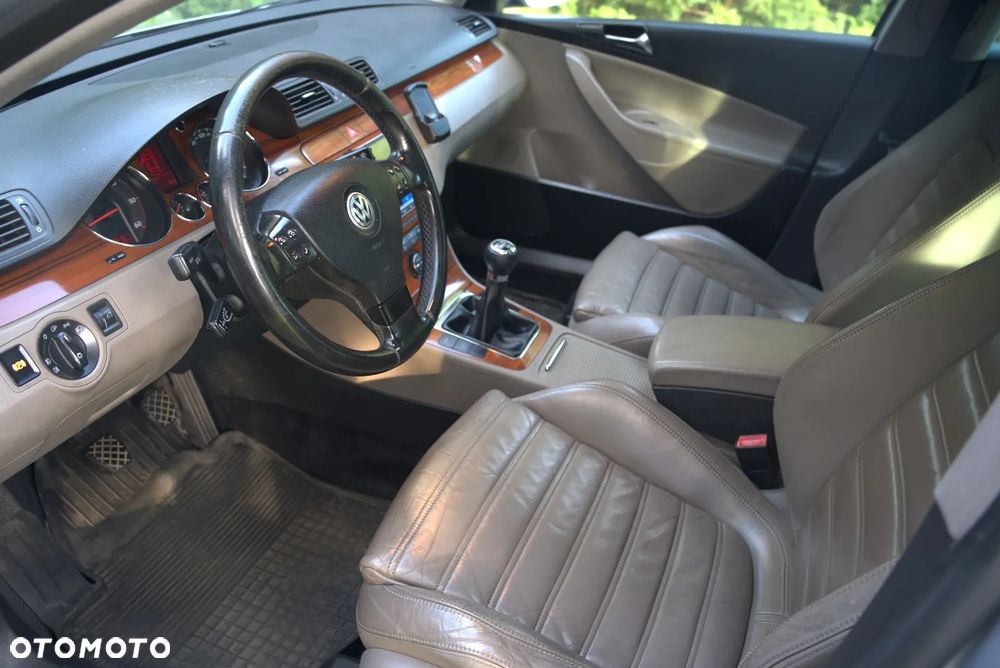 Volkswagen Passat 2.0 TDI 4Mot Highline - 21