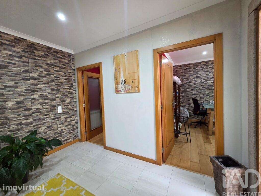 Casa / Villa T4 em Santa Comba Dão e Couto do Mosteiro de 262 m2 - Grande imagem: 5/36