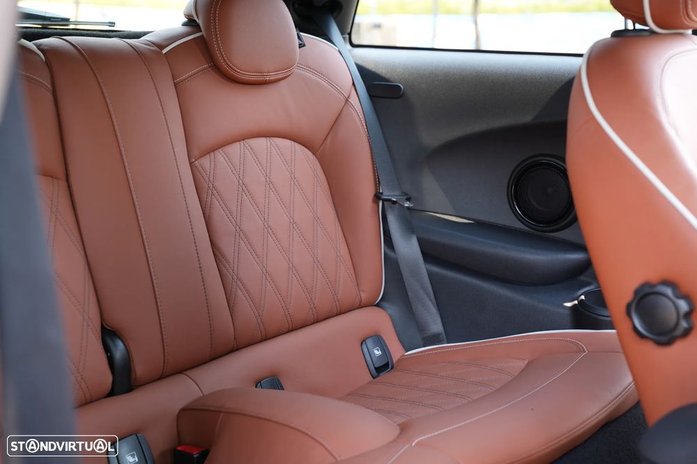 MINI 3 Portas Cooper SE Premium Extra Essential - 27