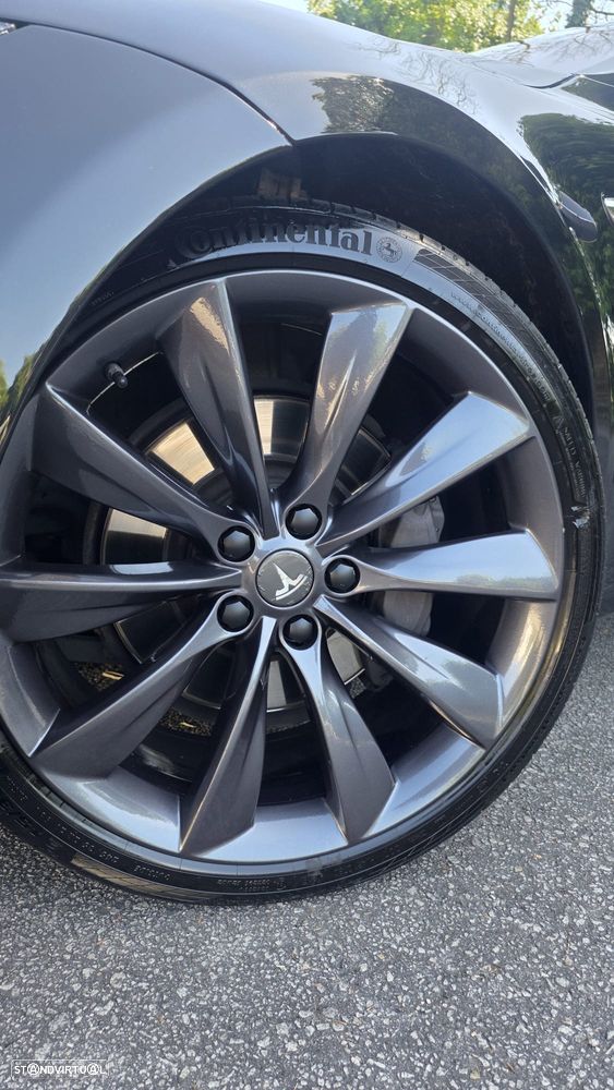 Tesla Model X - 4