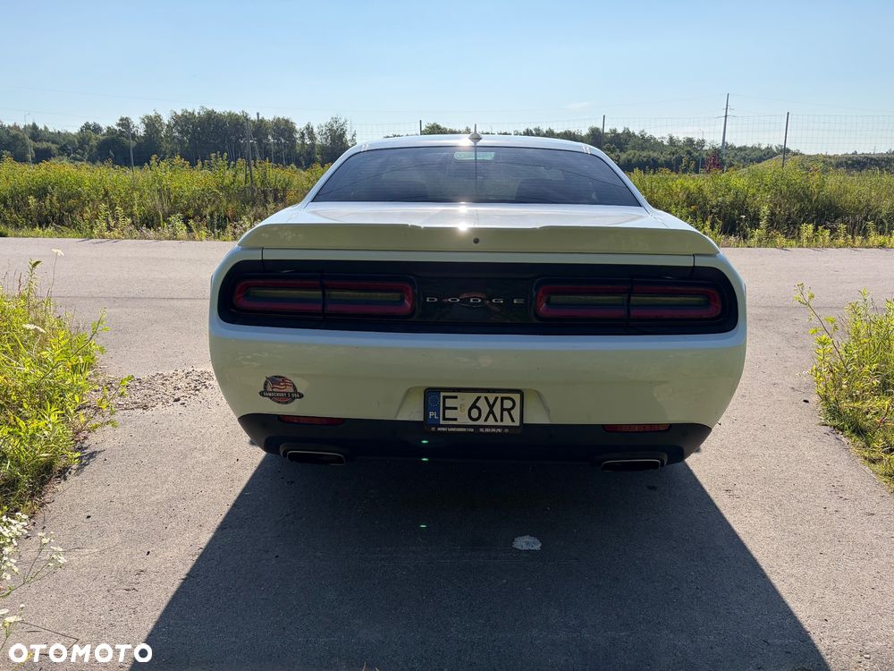 Dodge Challenger - 4