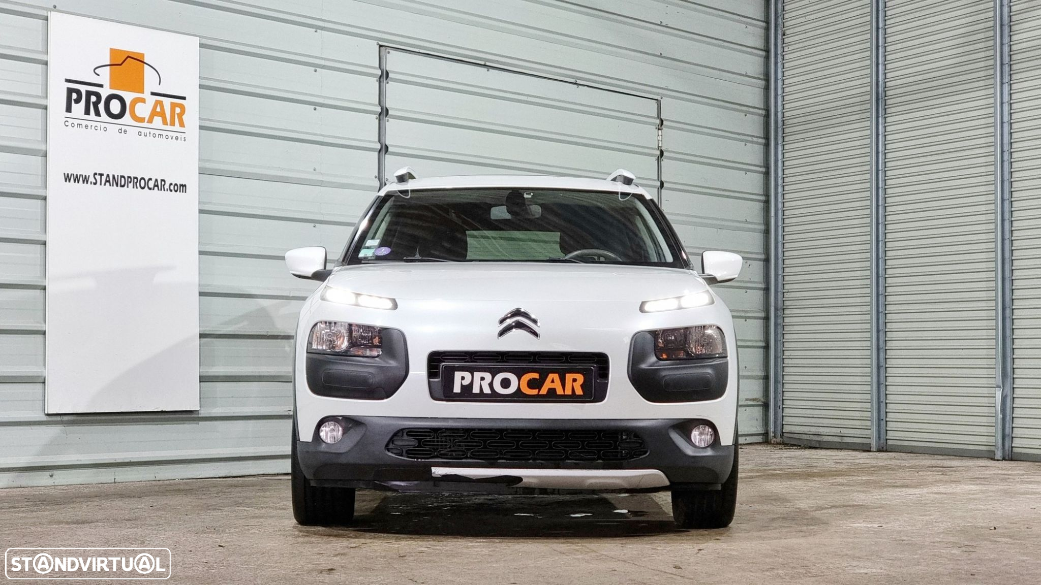 Citroën C4 Cactus 1.2 PureTech Shine EAT6 - 32