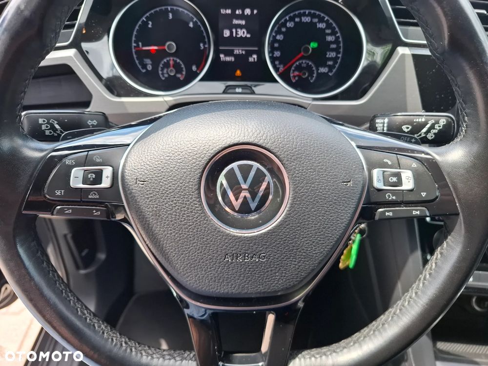 Volkswagen Touran - 16