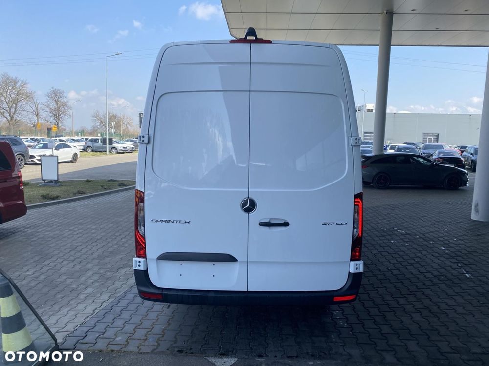Mercedes-Benz Sprinter - 5