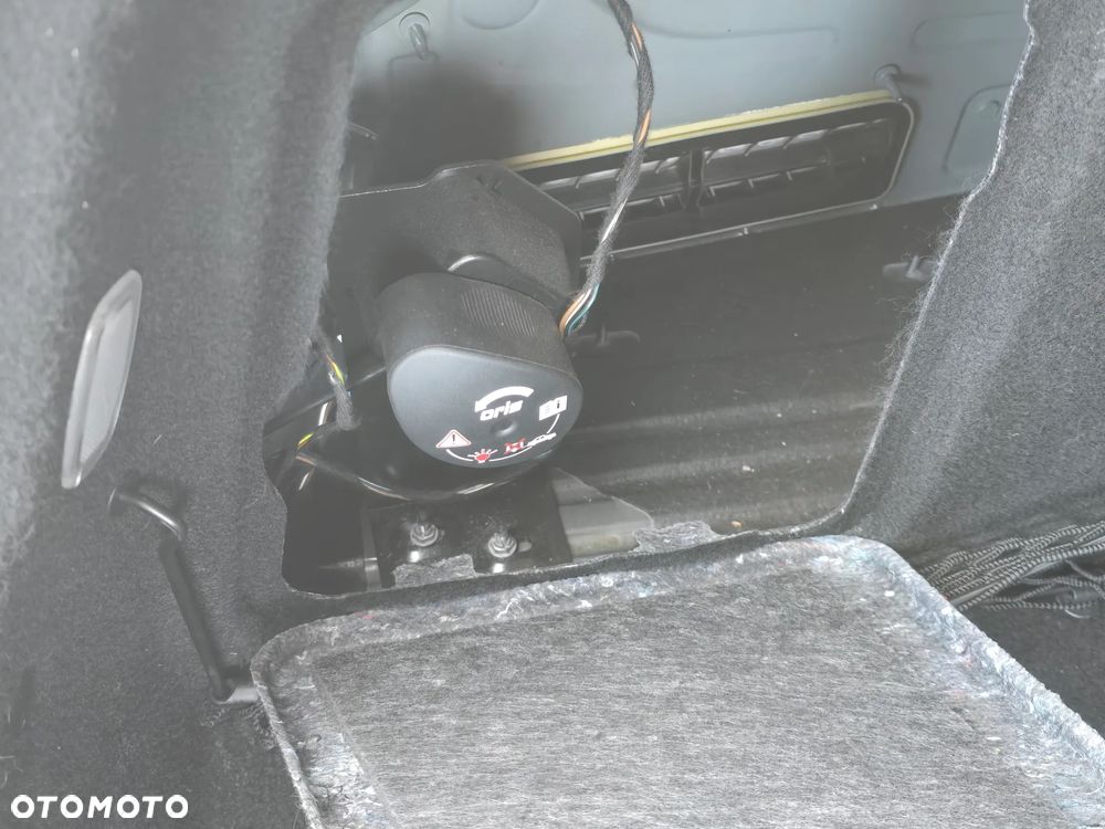 Mercedes-Benz Klasa E 200 CGI BlueEFFICIENCY 7G-TRONIC Avantgarde - 23