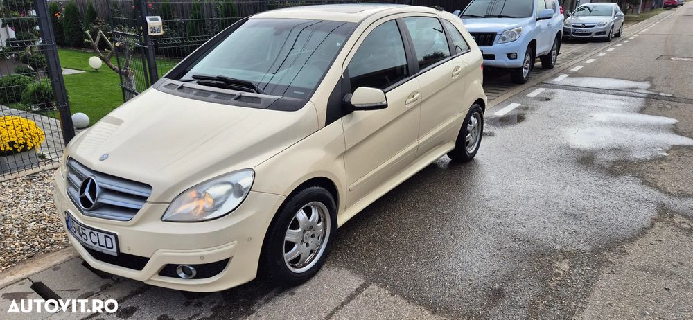 Mercedes-Benz B 180