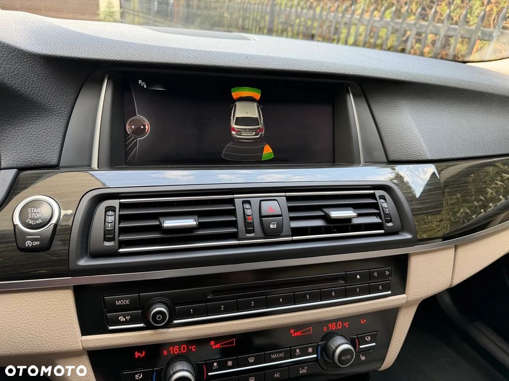 BMW Seria 5 525d Luxury Line - 31
