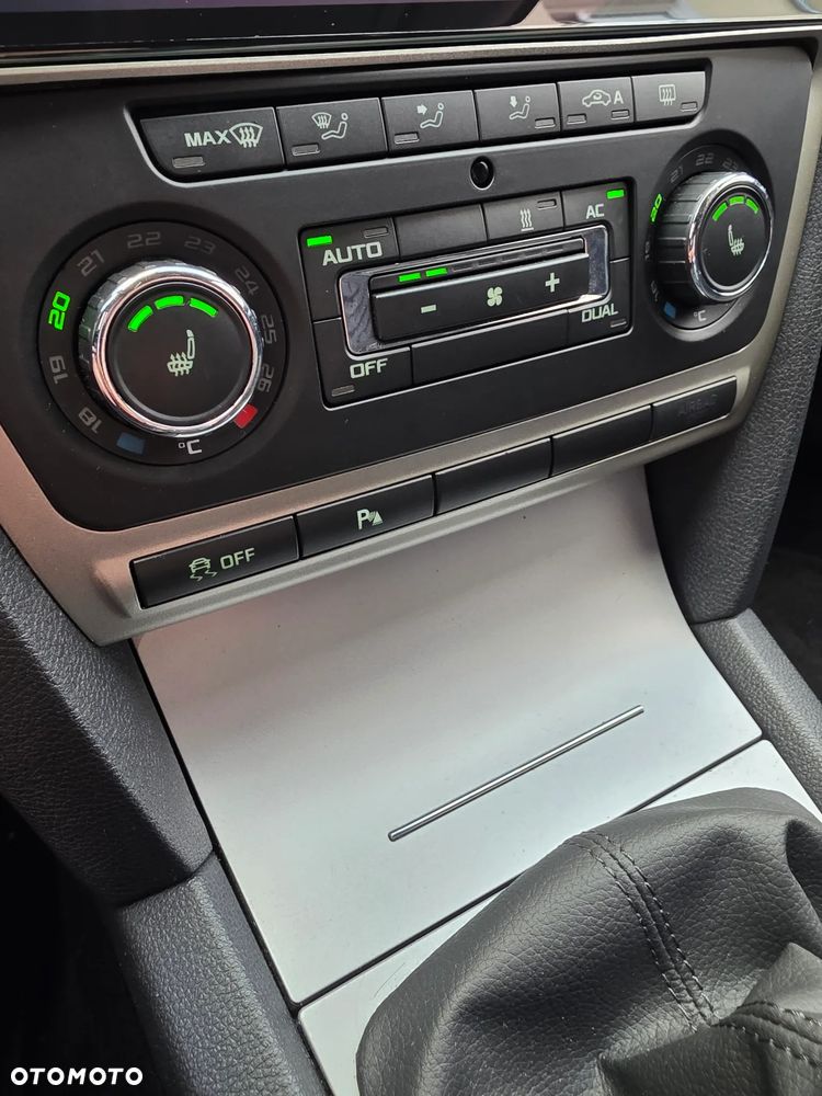 Skoda Octavia 1.6 Elegance - 22