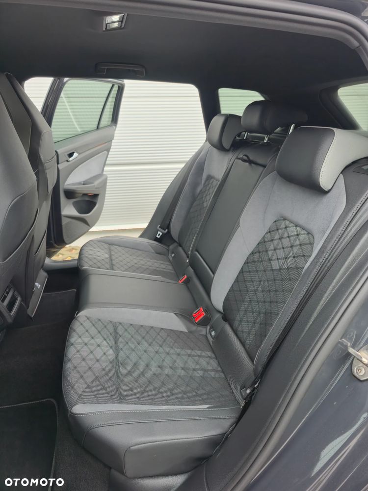 Volkswagen Golf 1.5 eTSI OPF DSG R-Line - 30