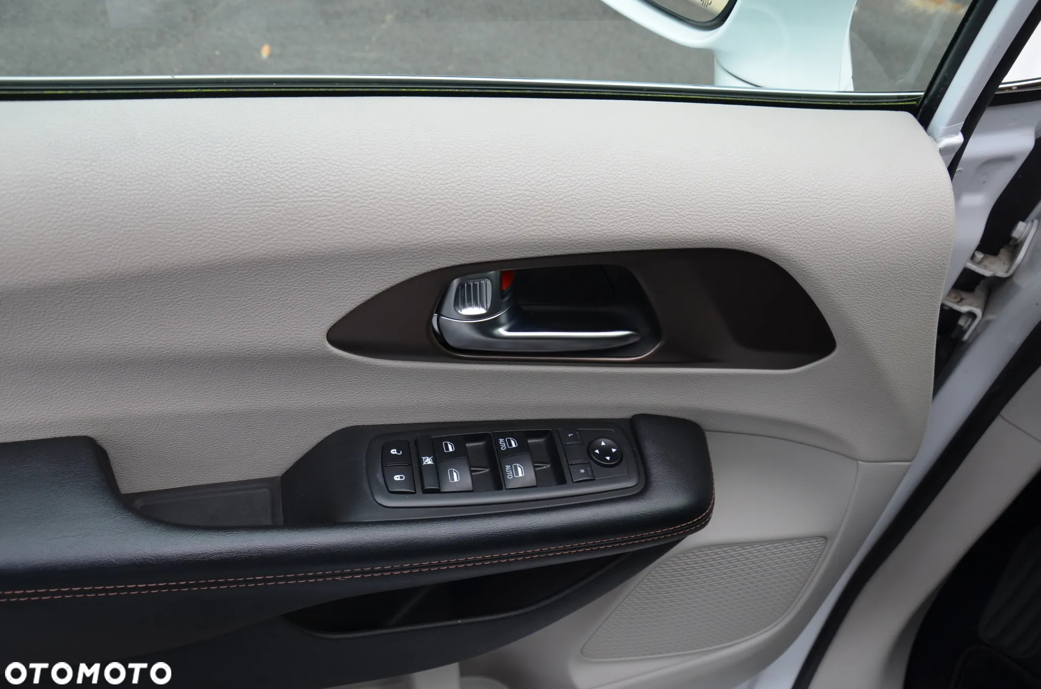 Chrysler Pacifica - 31