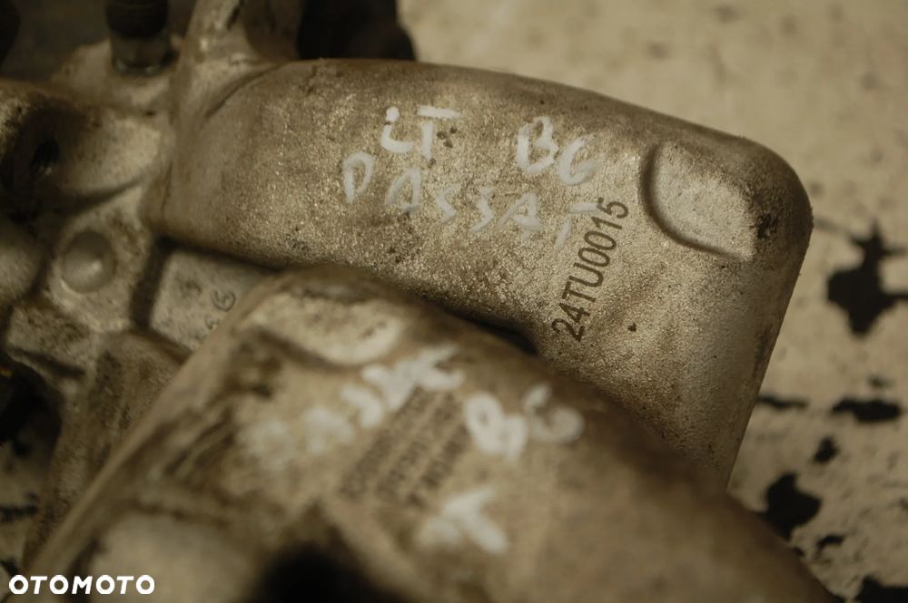 ZACISK HAMULCOWY ELEKTRYCZNY PRAWY TYŁ TYLNY VW PASSAT B6 - 4