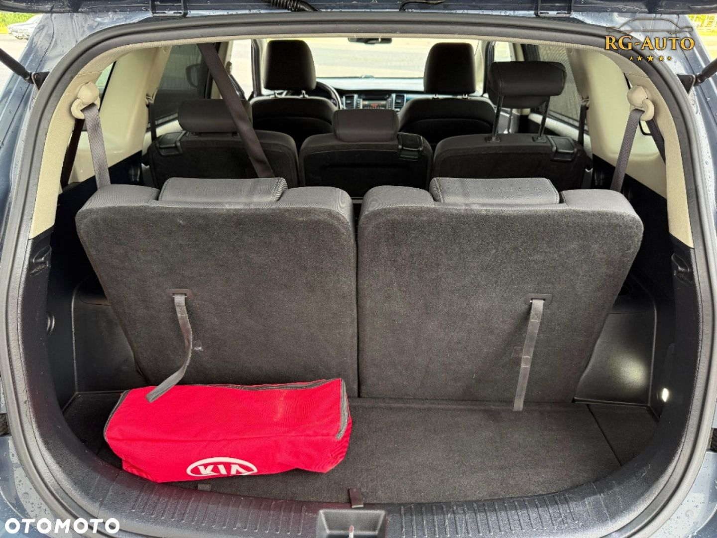 Kia Carens - 32