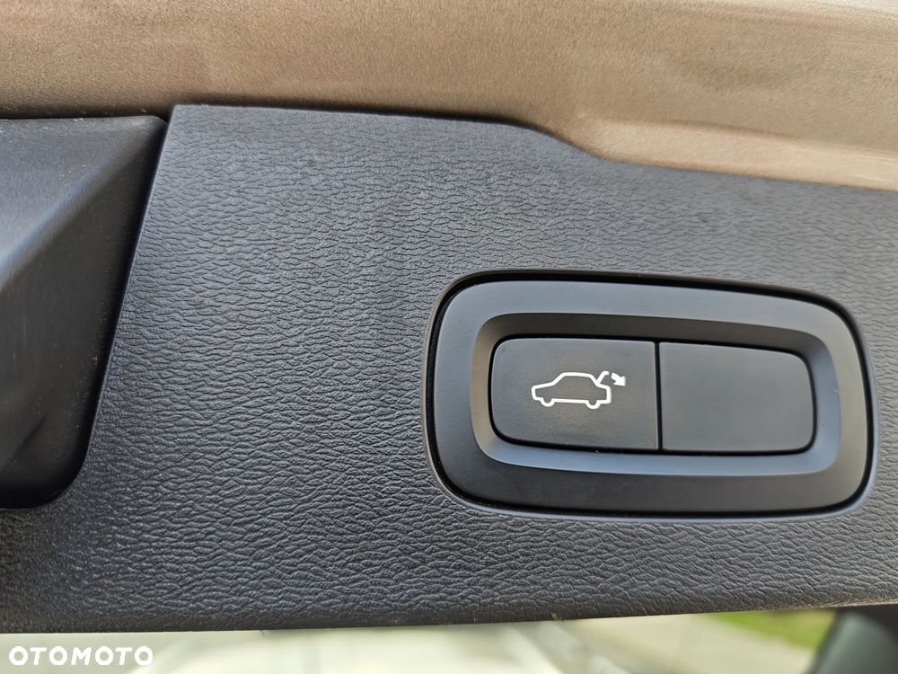 Volvo V60 D3 Drive-E Momentum - 29