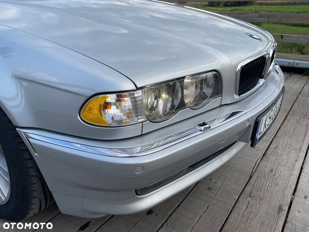 BMW Seria 7 740i - 8