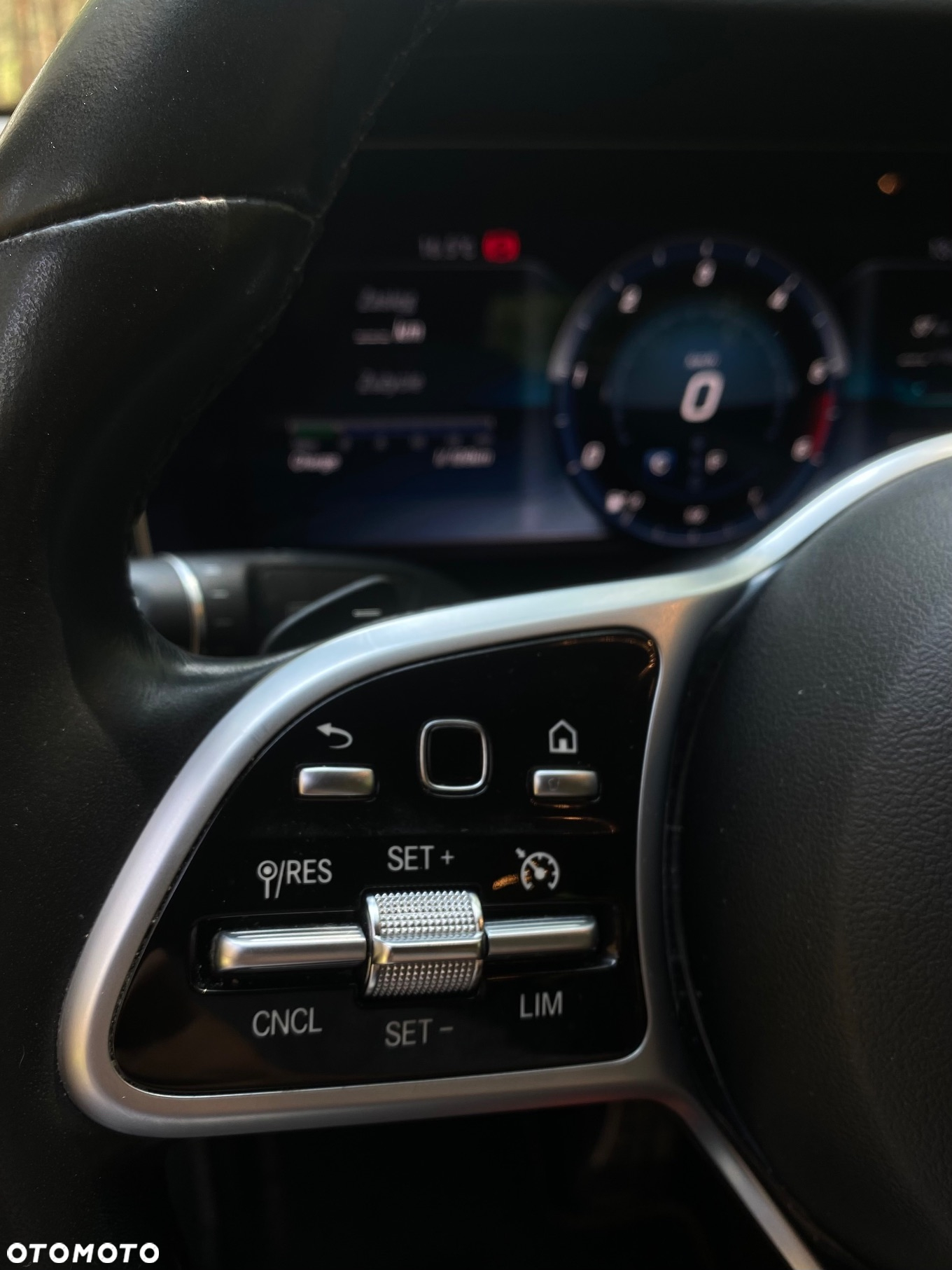 Mercedes-Benz Klasa E 220 d 4-Matic 9G-TRONIC - 26