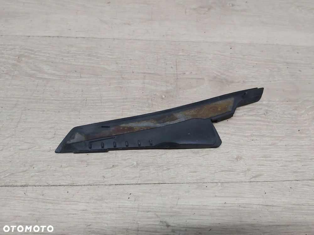 Toyota Corolla E15 narożnik zakończenie podszybia przód prawe 53823-12030 - 2