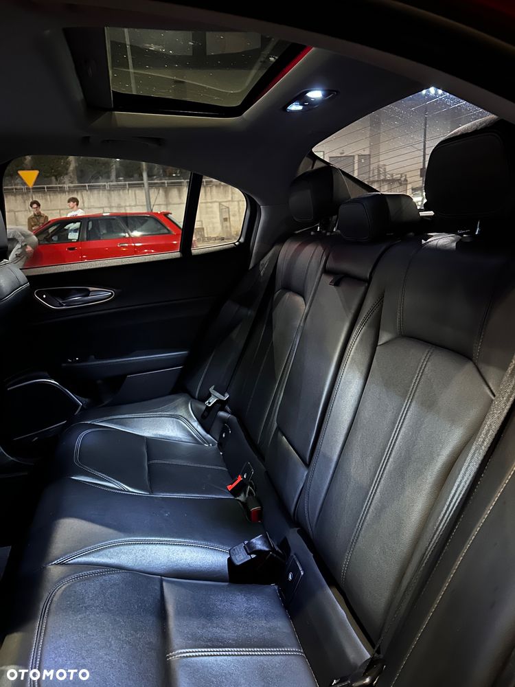 Alfa Romeo Giulia 2.0 Turbo Veloce Q4 - 12
