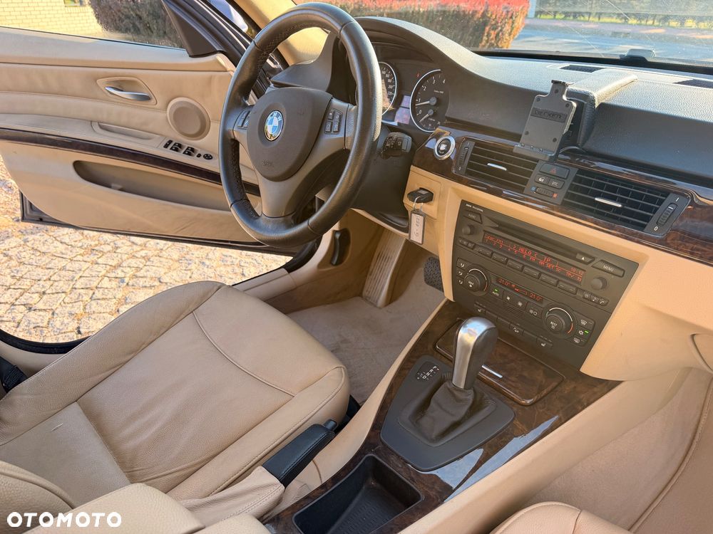 BMW Seria 3 325xi - 13