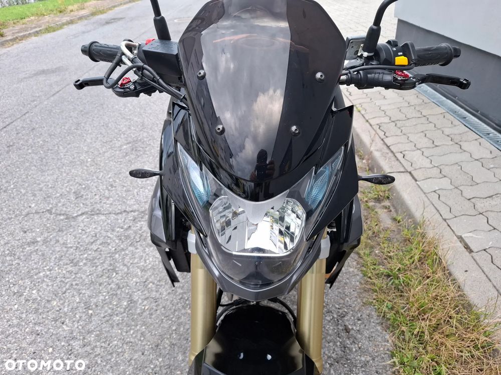 Suzuki GSR - 27