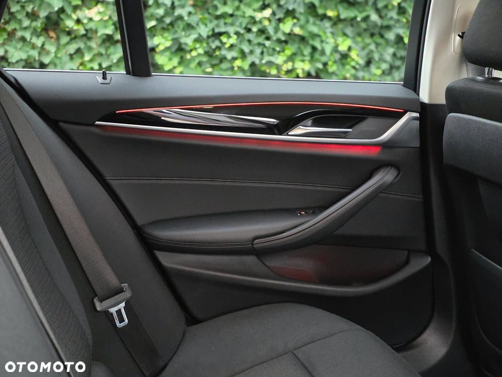 BMW Seria 5 520d xDrive - 21