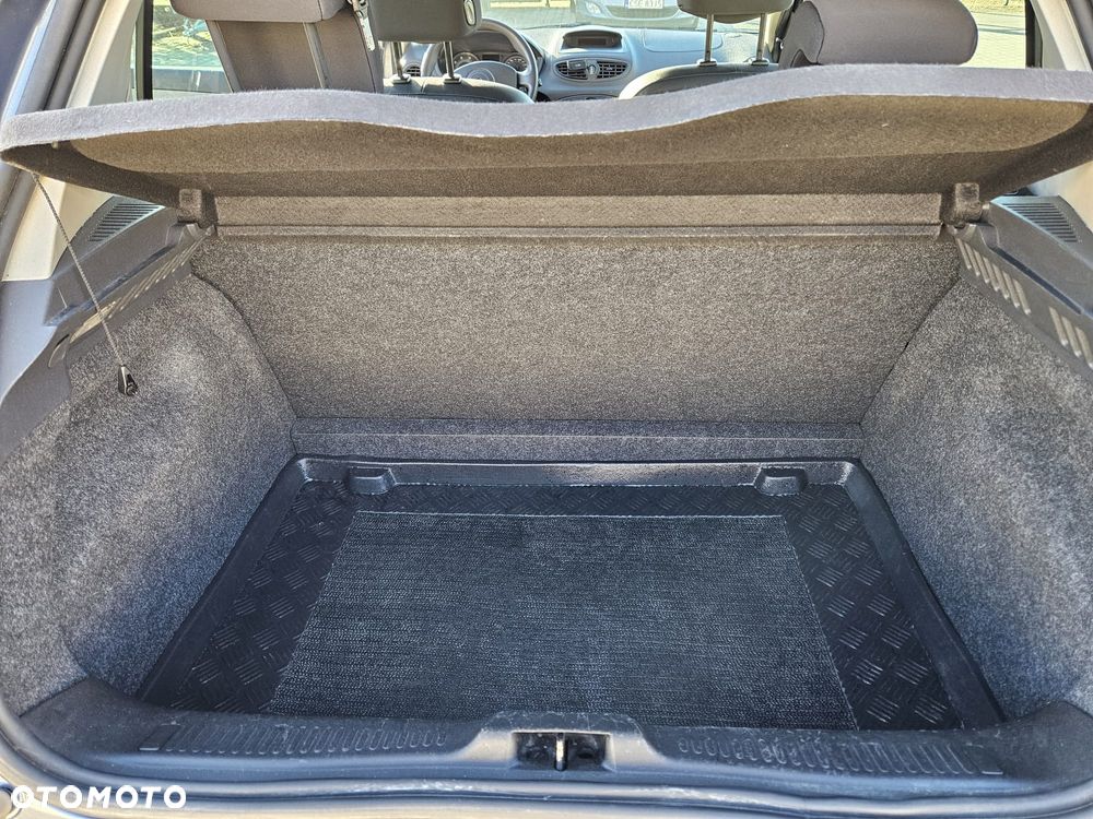 Renault Clio 1.4 16V Authentique - 14