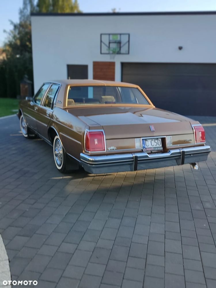 Oldsmobile Delta 88 - 7