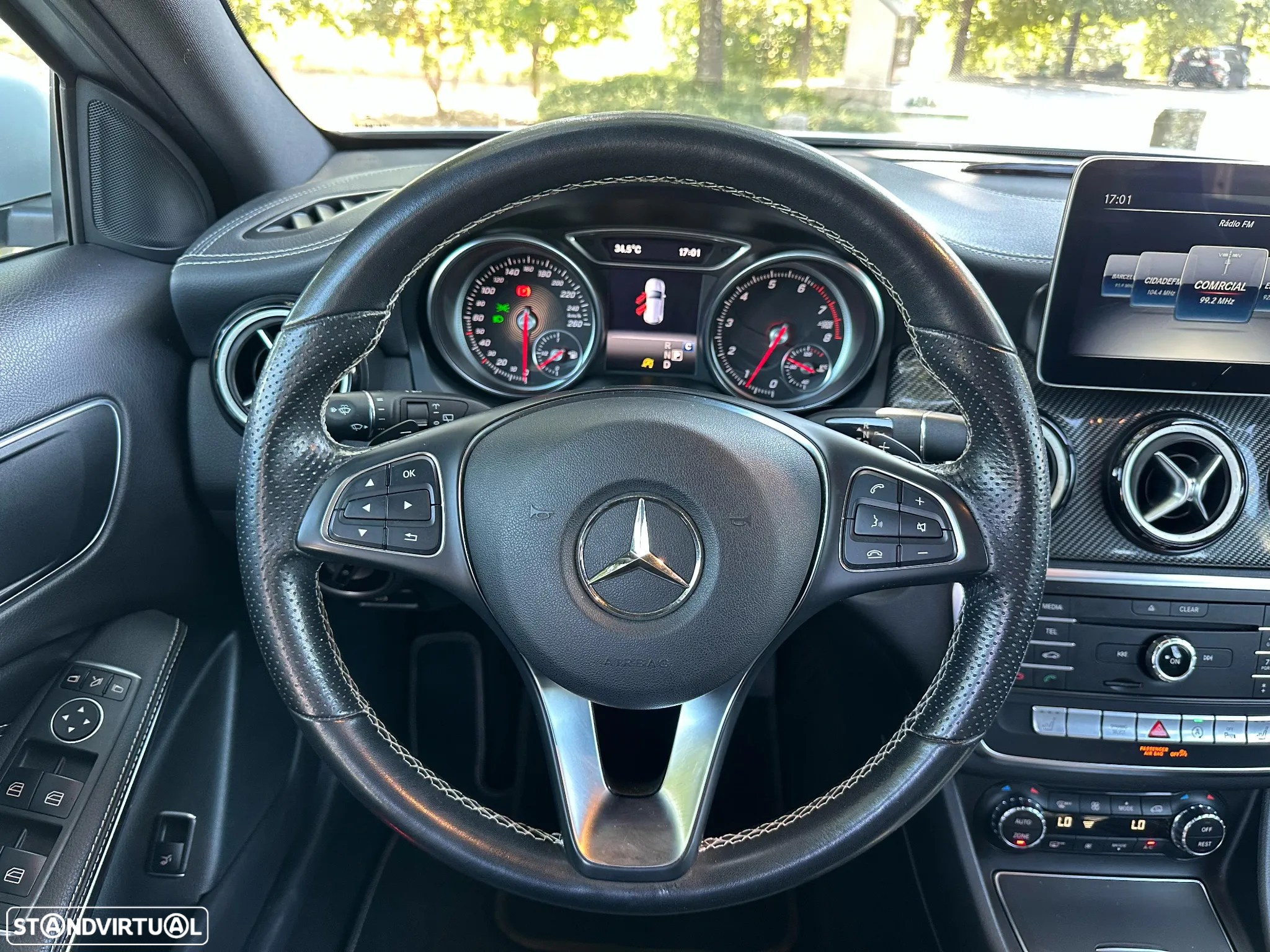 Mercedes-Benz GLA 200 7G-DCT AMG Line - 29