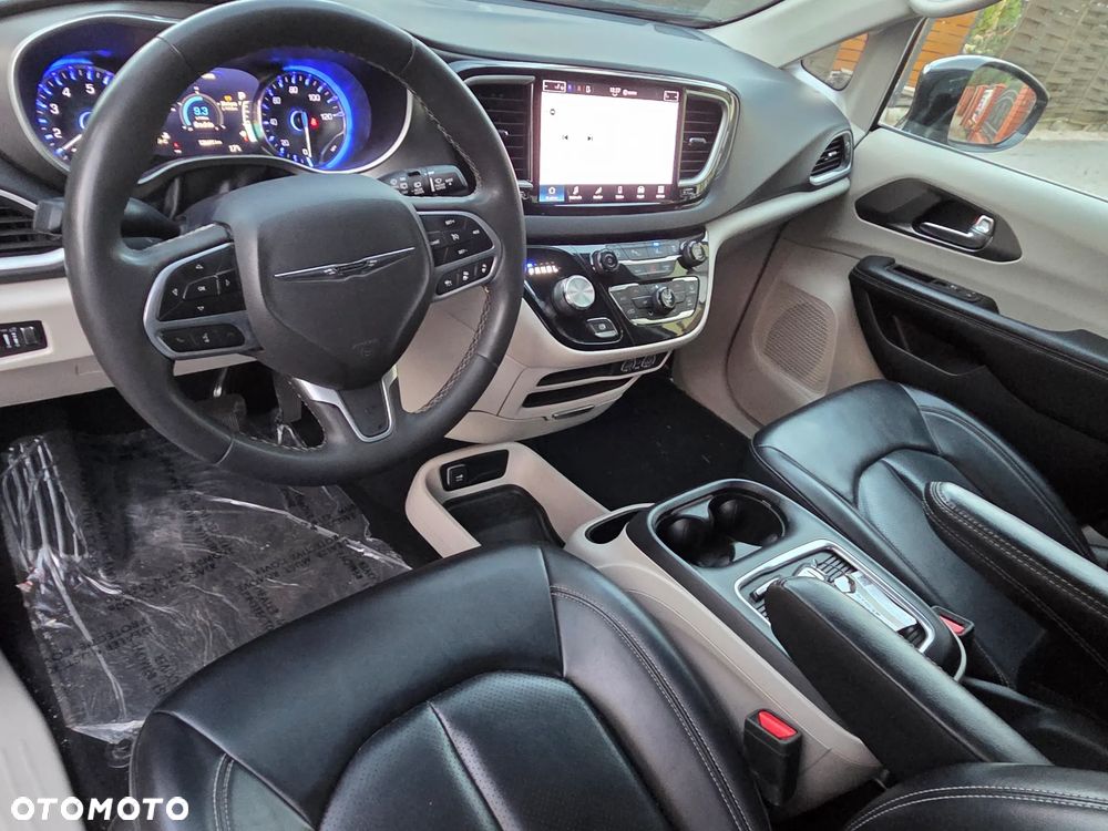 Chrysler Pacifica - 29