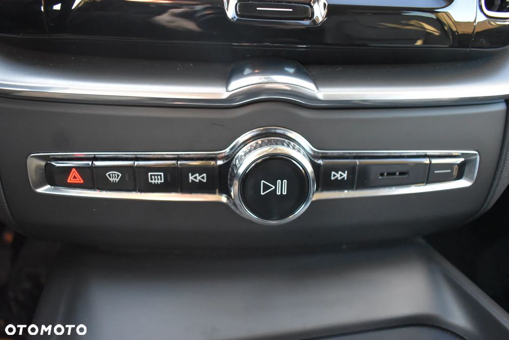 Volvo XC 60 B4 B Momentum Pro - 32