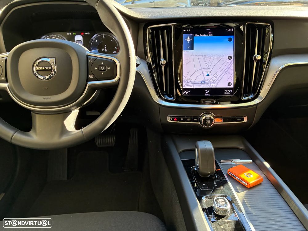 Volvo V60 2.0 B4 Momentum Plus Geartronic - 21