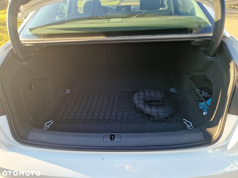 Audi A4 Limousine - 11