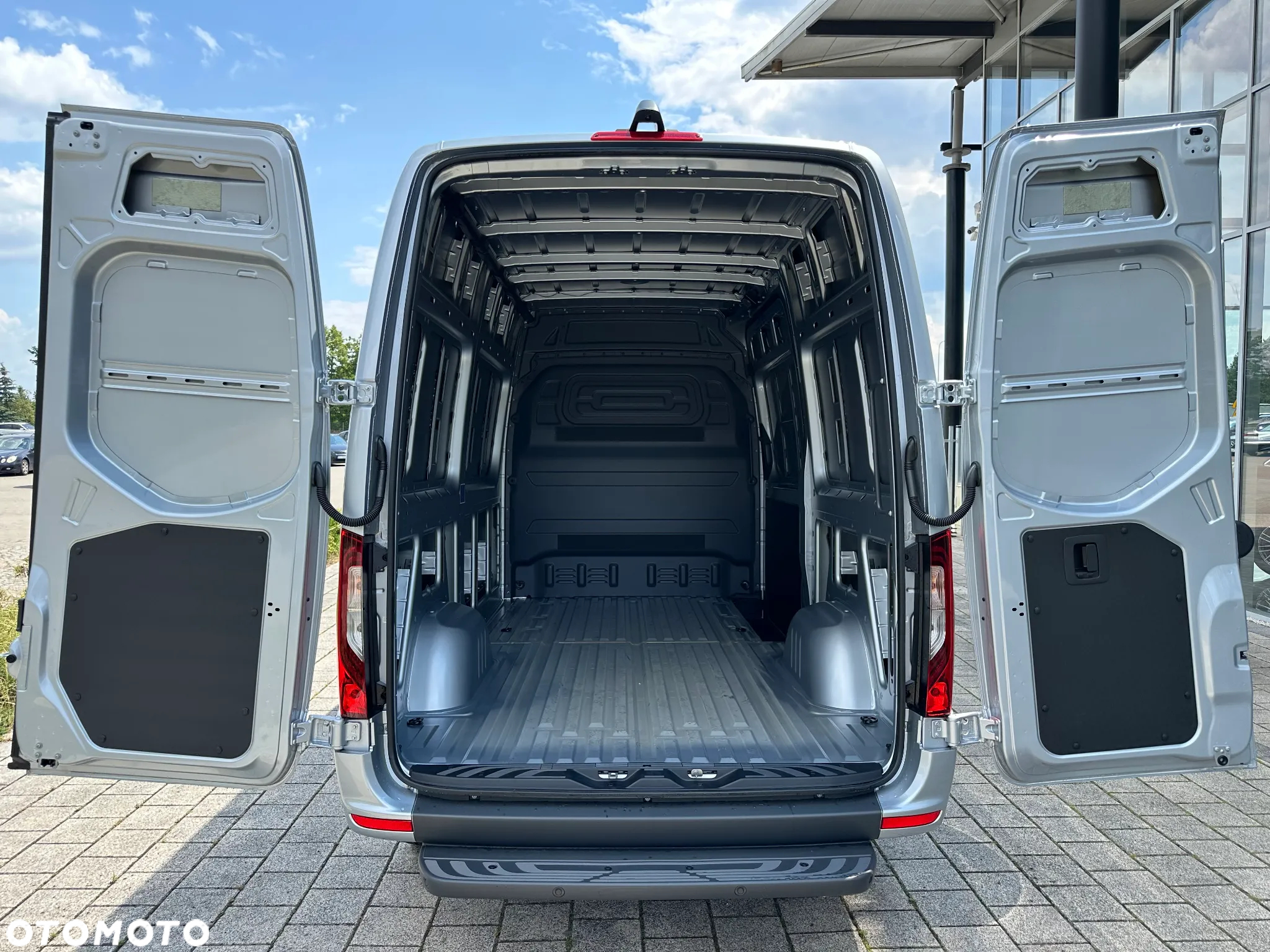 Mercedes-Benz Sprinter - 24