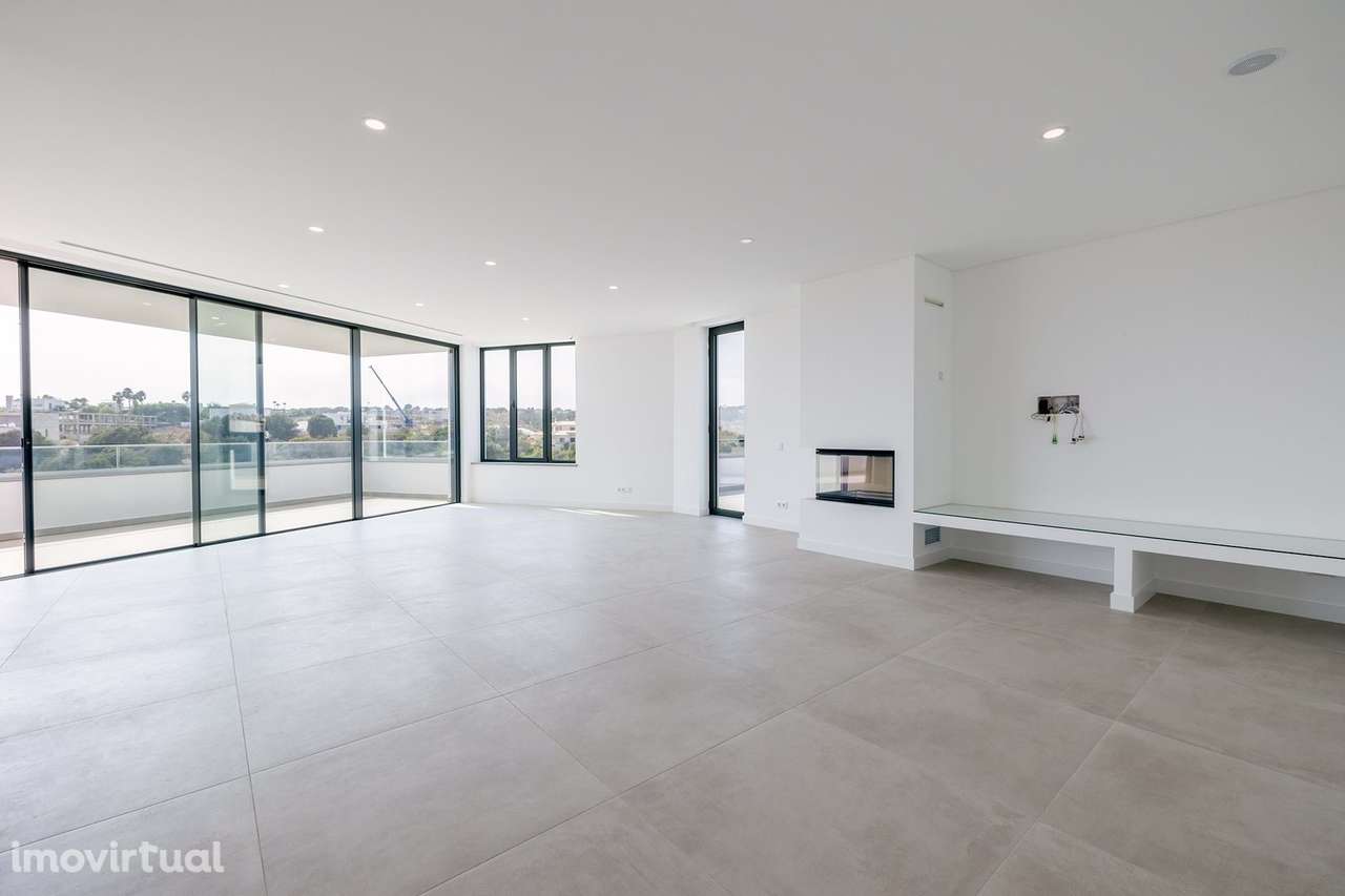 MORADIA DE NOVA CONSTRUÇÃO T4 COM VISTA MAR NO PORTO DE MÓS , LAGOS - Grande imagem: 3/59