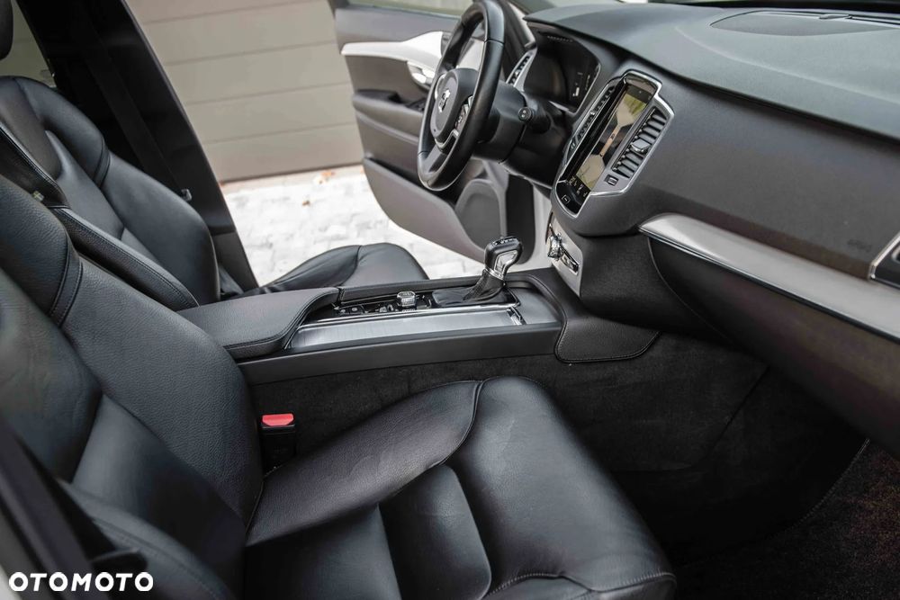 Volvo XC 90 T6 AWD Geartronic Momentum - 28