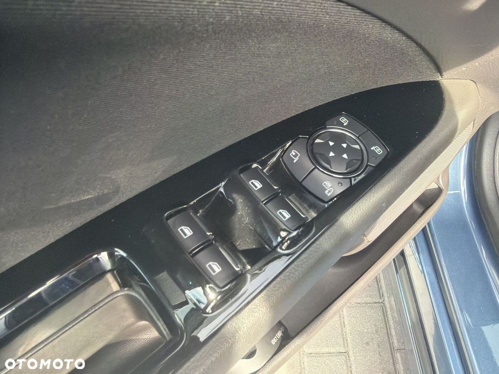 Ford Mondeo - 35