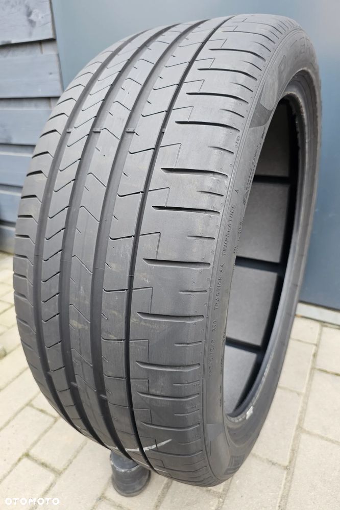 Pirelli P Zero 275/40R22 107 Y - 1