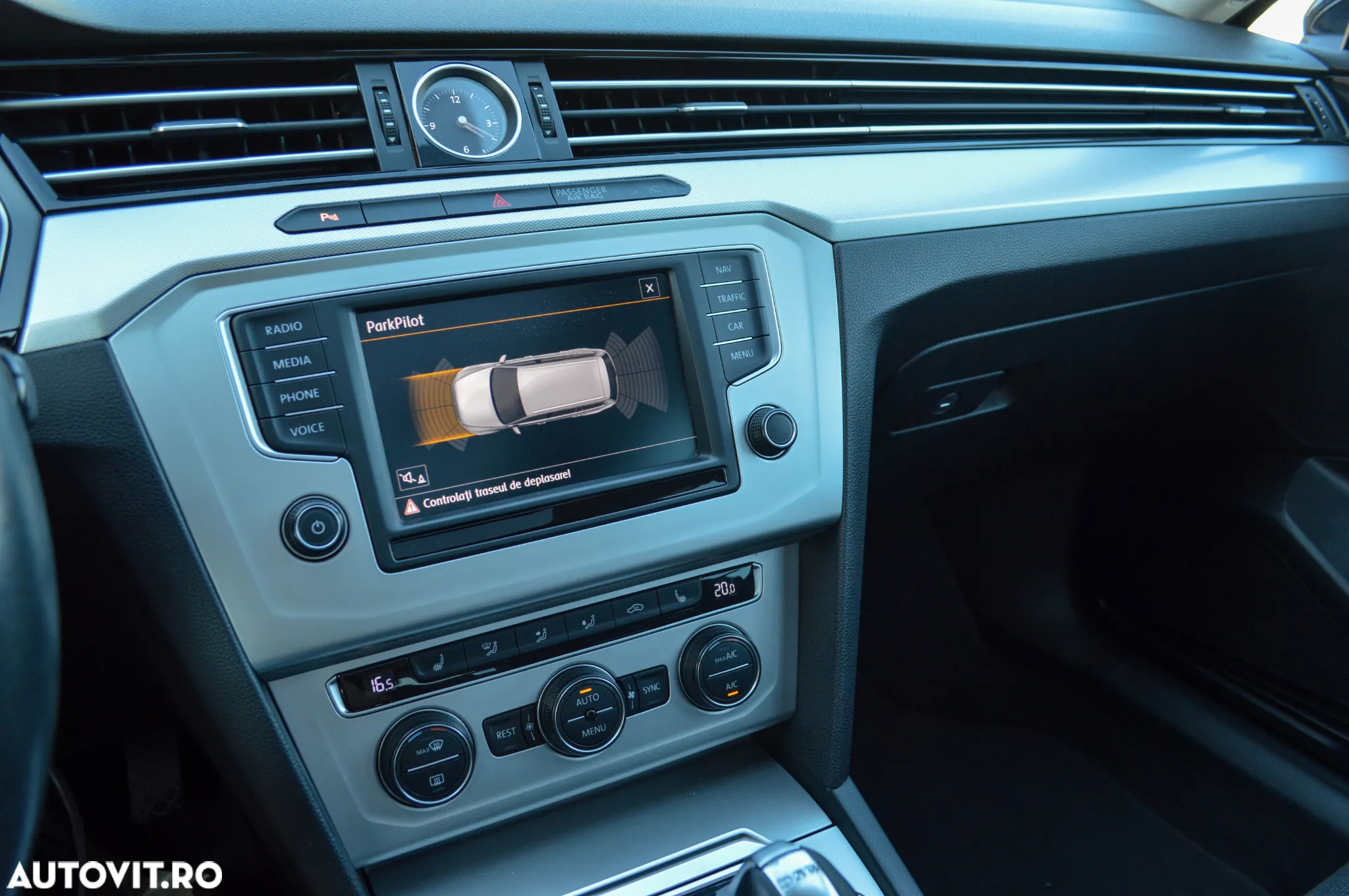 Volkswagen Passat Variant 2.0 TDI DSG (BlueMotion Technology) Comfortline - 26