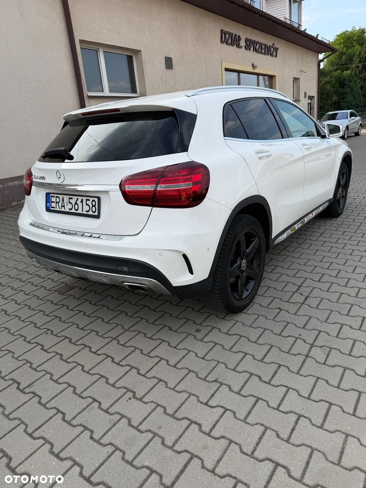Mercedes-Benz GLA 200 7G-DCT - 6