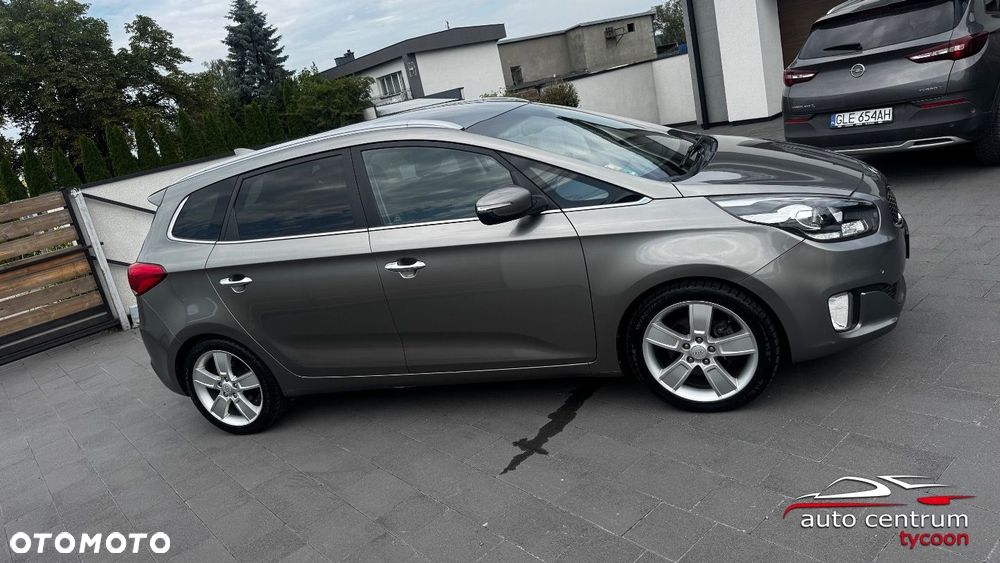 Kia Carens - 10