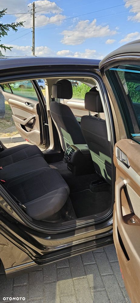 Volkswagen Passat 2.0 TDI BMT Comfortline - 12