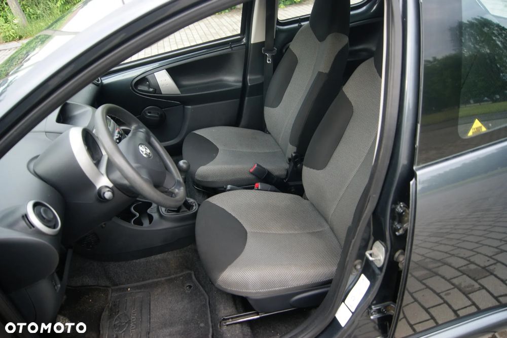 Toyota Aygo Connect - 19