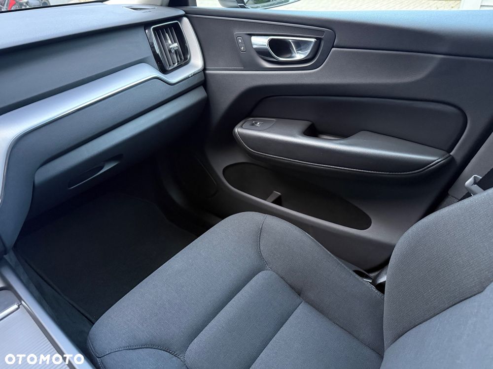Volvo XC 60 B4 D Geartronic Momentum Pro - 28