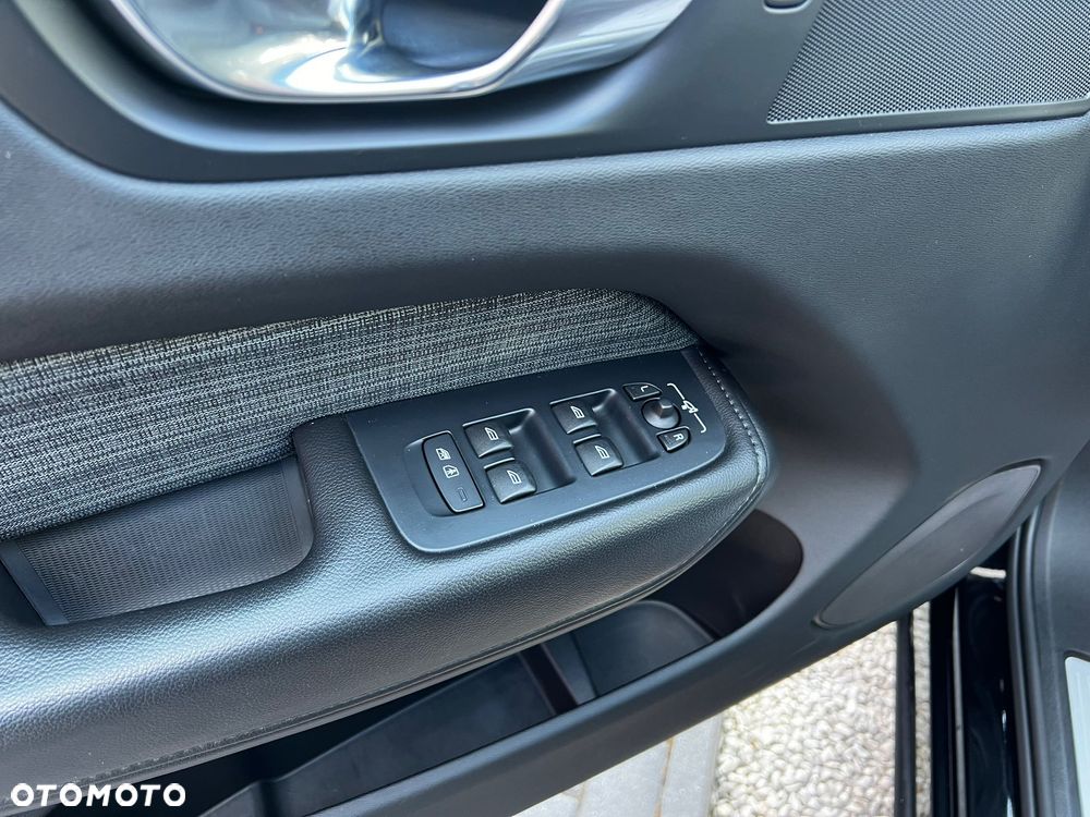 Volvo XC 60 B4 D Core - 27