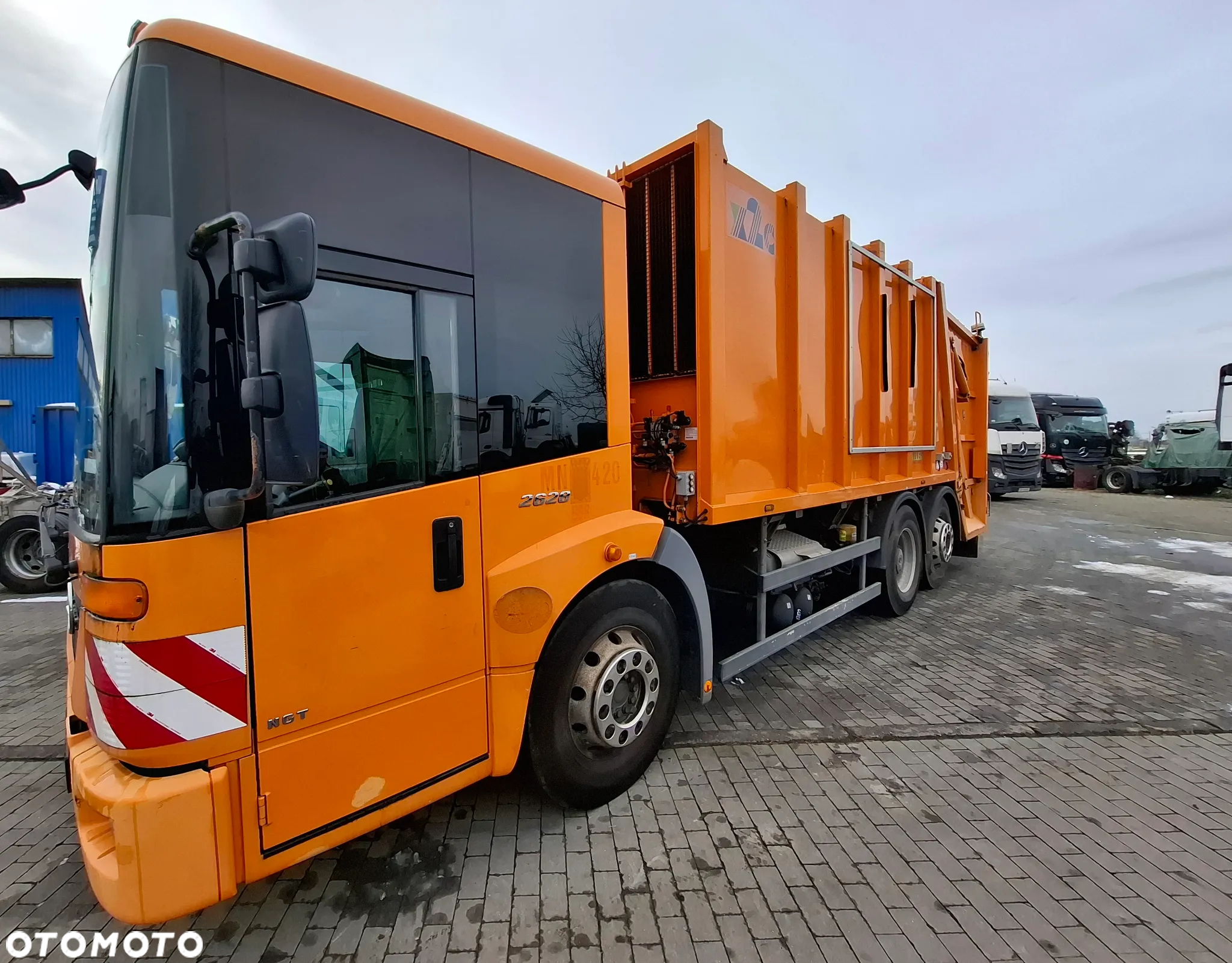 Sprzedam na CZĘŚCI Mercedesa-Benz Econic 2628 z zabudową śmieciarki HALLER - 5