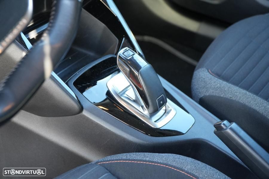 Peugeot 2008 1.2 PureTech Active EAT8 - 10