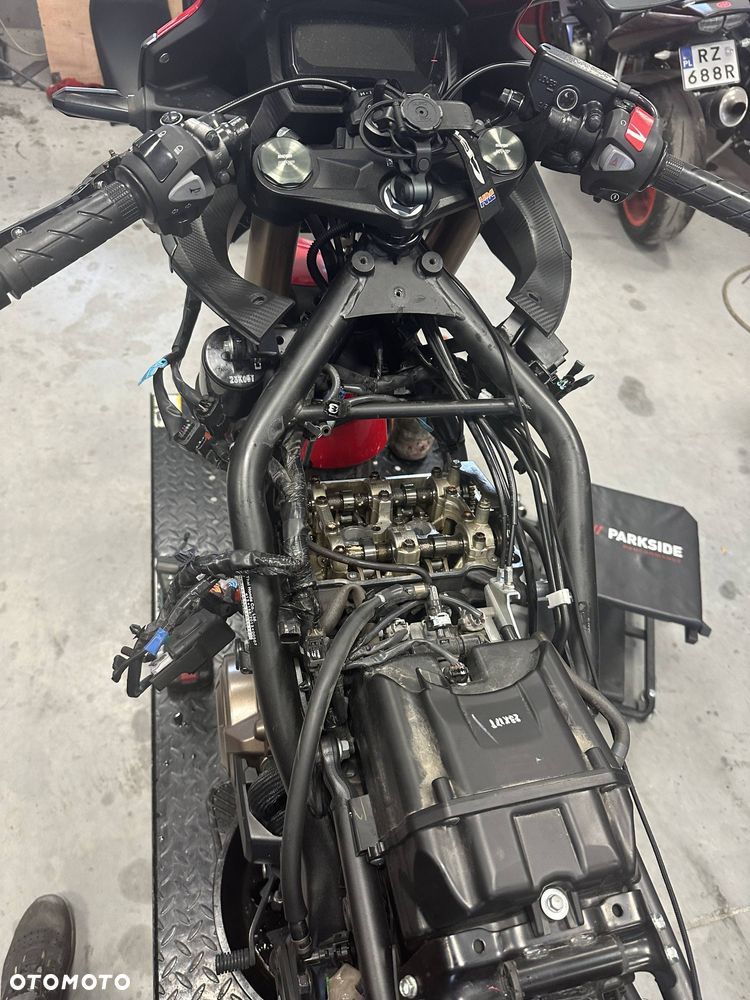 Honda CBR - 25