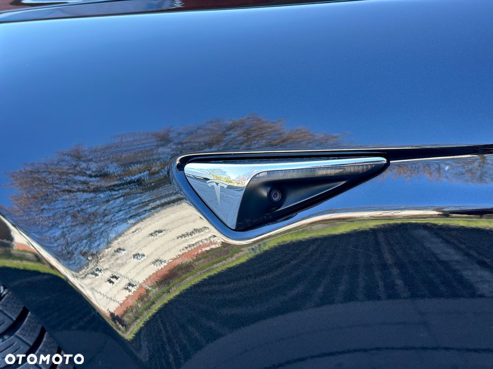 Tesla Model S - 13