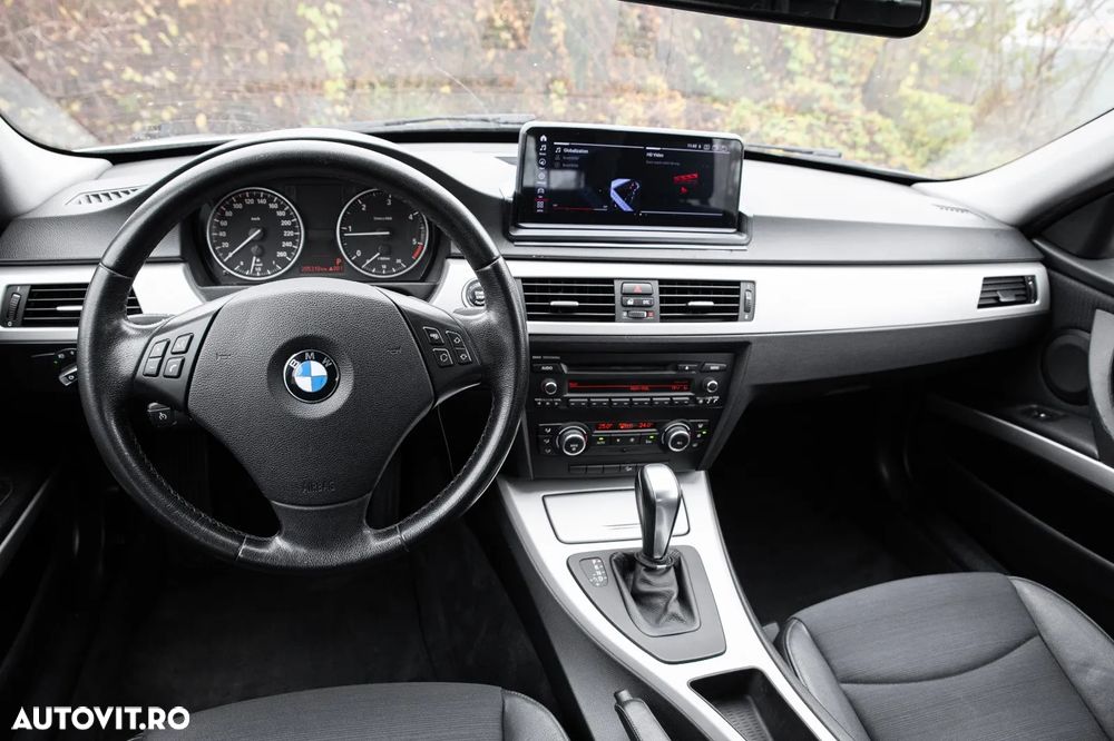 BMW Seria 3 320d xDrive DPF Touring Aut. Edition Exclusive - 3