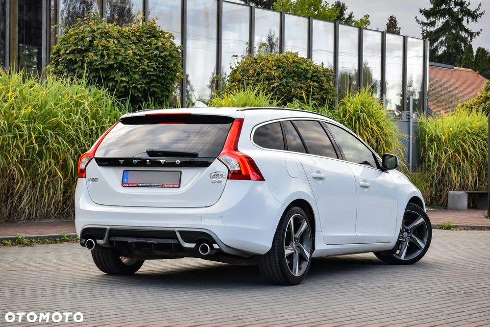 Volvo V60 D3 R-Design - 3
