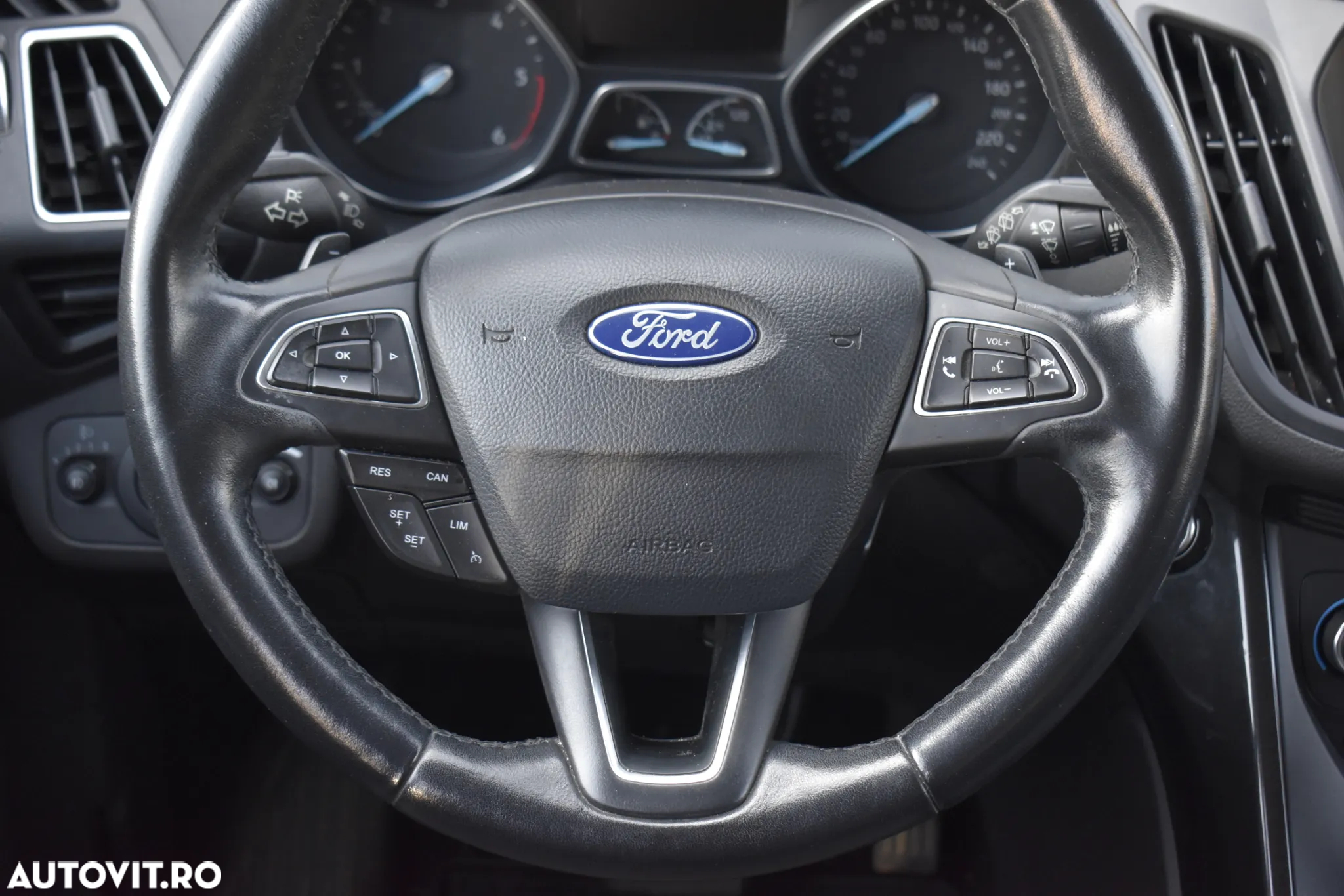 Ford Kuga 2.0 TDCi 4WD Powershift Titanium - 28